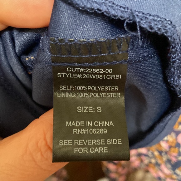 NWT dress perfect for fall. Small from Francesca’s. Floral, flowy - Picture 5 of 9